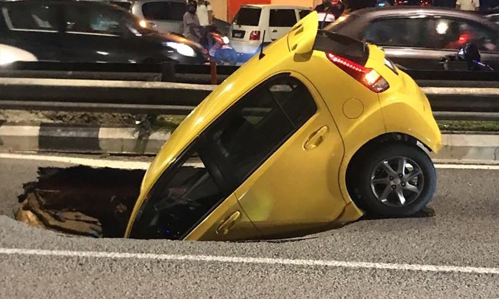 zamirmohyedin's tweet photo. 5. Baru tahu juga fenomena lubang benam ini dah banyak kali berlaku di sekitar KL sebelum ini. Tahun 2019 saja, 3 kejadian lubang benam terjadi. Belum kira tahun-tahun lain lagi. https://t.co/wyNywtPNOP