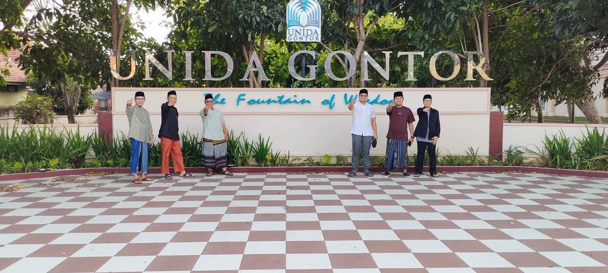 andreakhbar's tweet photo. Menghadiri Silaturrahim Forum Komunikasi Pesantren Muadalah ...

Semakin berat memikul amanah dan tanggung jawab ...

#Gontor #2024 #Muadalah https://t.co/6jfxJRRsXq