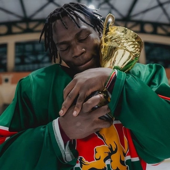 ken_icehockey's tweet photo. Dear @KenyaAirways, thank you for supporting us. We're bringing home @TheFriendLeague South Africa Division Trophy home. https://t.co/ZsKpD7DdZu