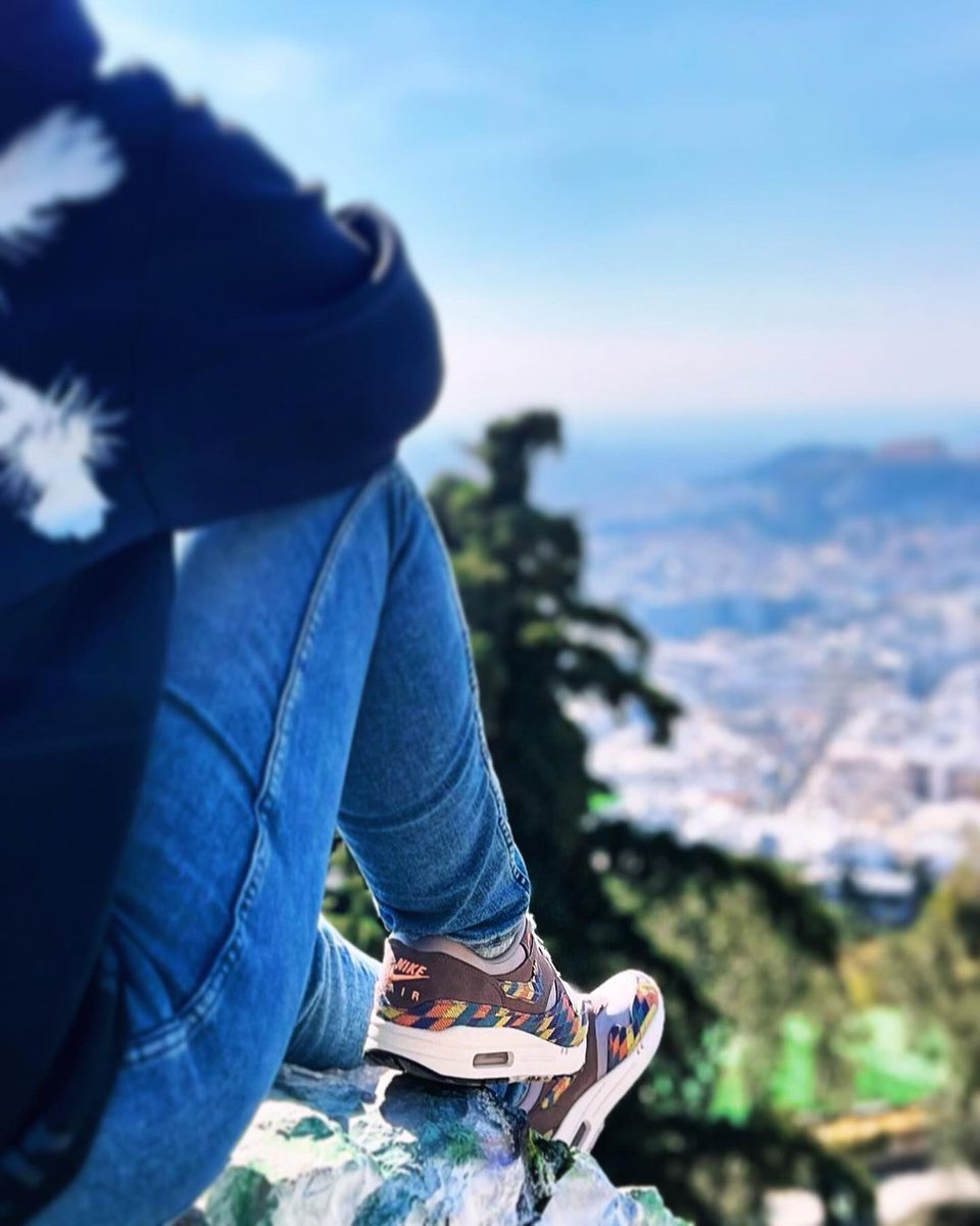 GirlsInAir's tweet photo. #girlsinair One of them. #airmax #jordans #sneakergirls https://t.co/1j6n8Tpxiu