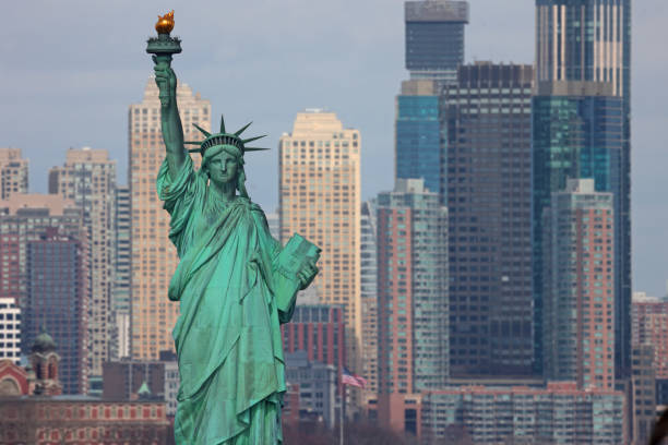 الحرية هي تقبلك بأن يفعل الناس الأشياء
التي لا تعجبك وتخالف أفكارك
أما عدم تقبلك إلا للأفعال التي تعجبك
وتوافق أفكارك فهذا هو الطغيان بحد ذاته