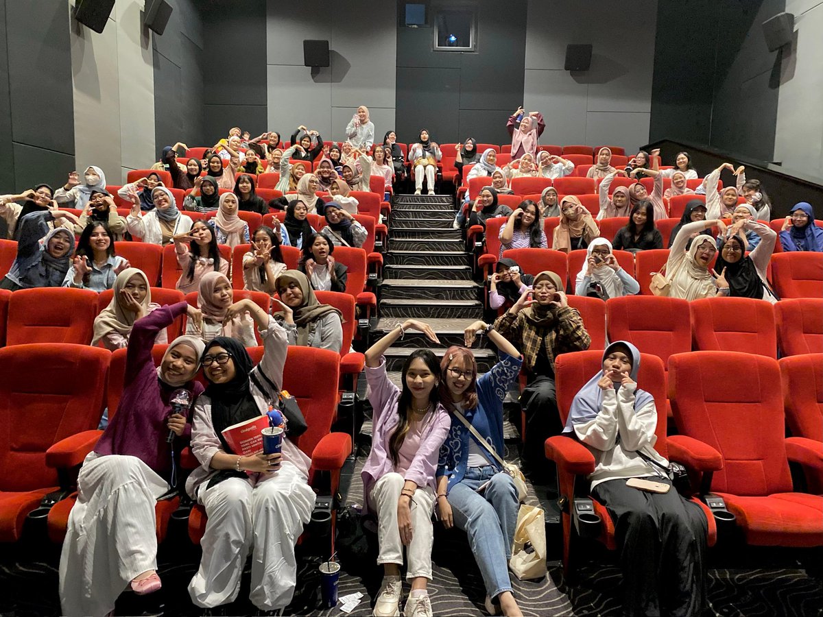 iamdiniii_'s tweet photo. 💙💗 
#carat #bogor #lippoplazaekalokasari
#ekalokasari #followtocinema https://t.co/Zht6ouAGwK