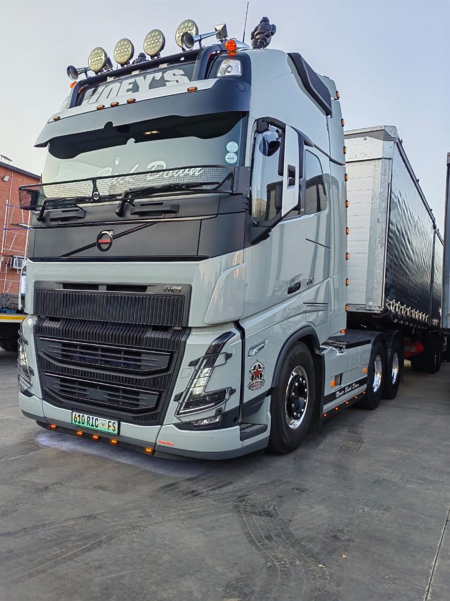 rsa_trucker's tweet photo. How many likes for Joey's? #SATrucker #TruckPorn https://t.co/fntGav1nh3