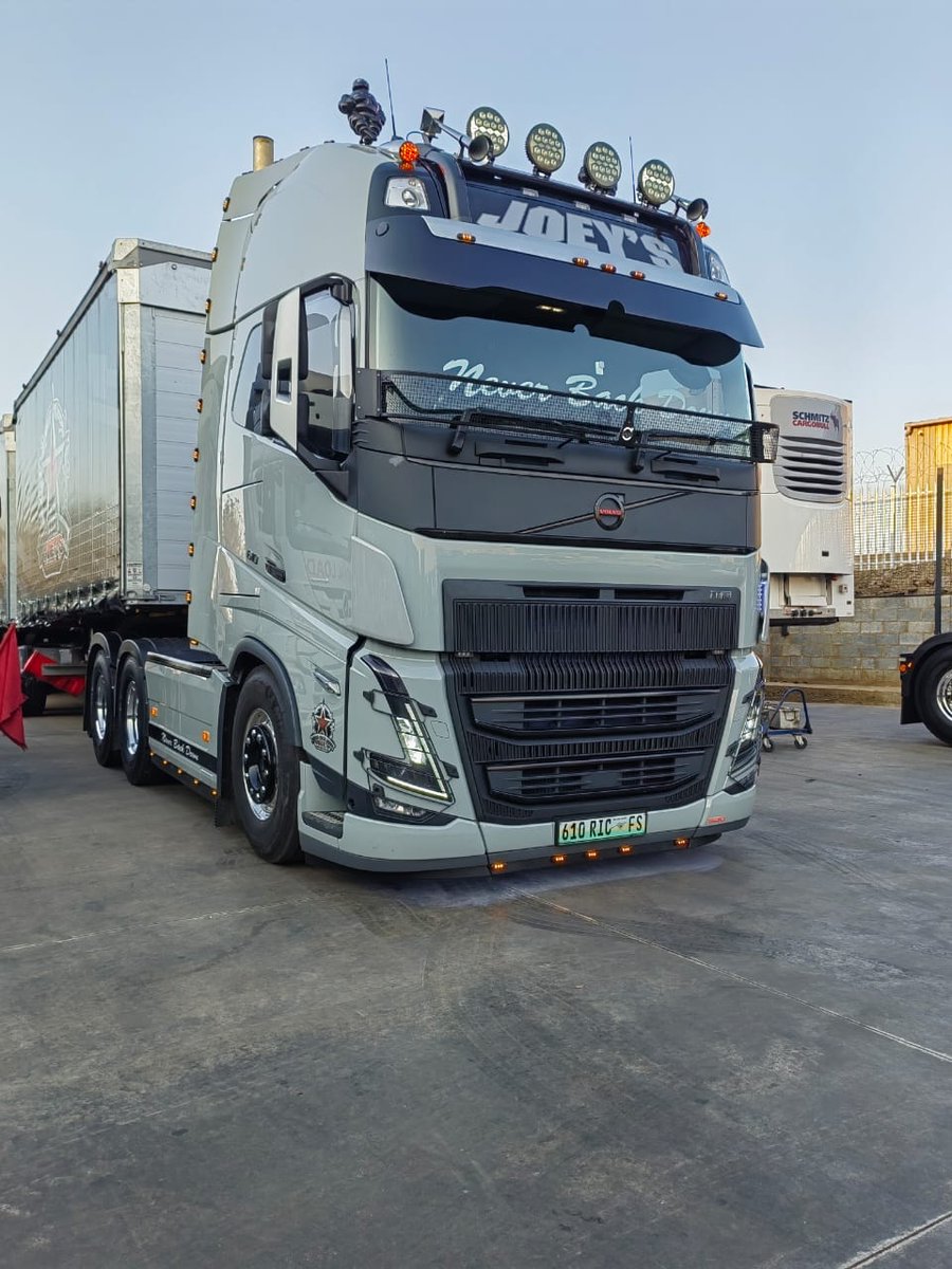 rsa_trucker's tweet photo. How many likes for Joey's? #SATrucker #TruckPorn https://t.co/fntGav1nh3