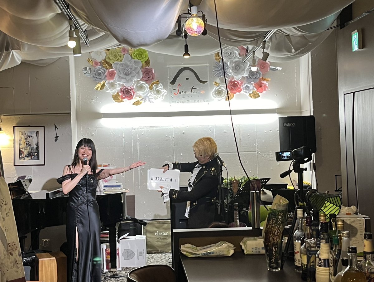 daosan48's tweet photo. 👀目の前でテーブルマジックしてもらったけど!信じられへん!!!
物理的に無理でしょ⁉️
自分がサインしたカードがなんで封が開いてないペットボトルの中に⁉️いつ入れたん⁉️ヽ(>ᴥ<=)ノ💦
#かいかい
#MANAMI
#MAGICLIVE
#fermata https://t.co/MFAVXSMv9l
