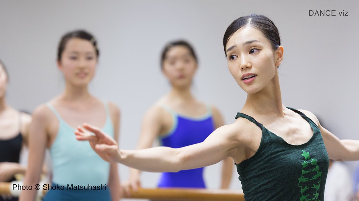 DanceViz's tweet photo. "音を��じて、音と一緒に踊る"
advice from Ayako Ono
photo ©︎ Shoko Matsuhashi

レッスンを頑張っている皆さんへ。
ダンサーからのアドバイスを写真と共にお届けします。
#小野絢子 #松橋晶子 #バレエ
#バレエレッスン #バレエダンサー https://t.co/qpfwML4MCg