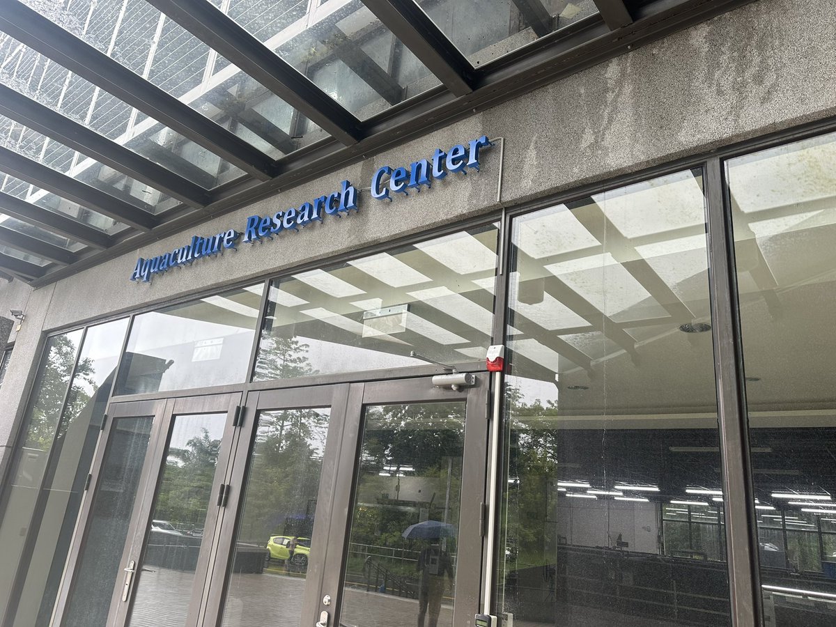 BarkhadleAbdulk's tweet image. Today, our field trip in Taiwan 🇹🇼 CRCF- Central aquaculture research in #Chaiyi city, remarked on an amazing Taiwan aquaculture, specifically in sustainable fish farming that plays critical role to protect indigenous species in Taiwan 🐠 @ADirshe @A_Addow @AliifiyeAli