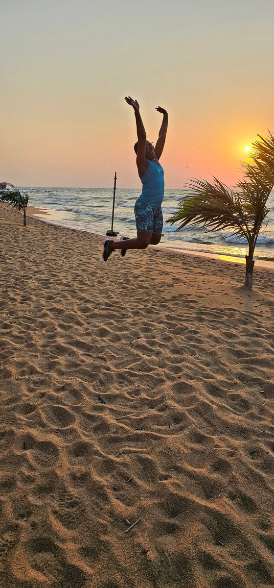 mwale_vee's tweet photo. Because nature said its another day to cherish our time on earth

Sunrise 💙🦋😍 https://t.co/bm2MLPxH0y