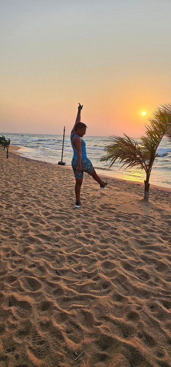 mwale_vee's tweet photo. Because nature said its another day to cherish our time on earth

Sunrise 💙🦋😍 https://t.co/bm2MLPxH0y
