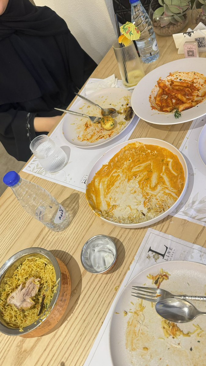 علينا بالعافية واطقع ما عندنا رأيك ما عاجبك منظرنا توكل لا تدخل مطاعم🤭