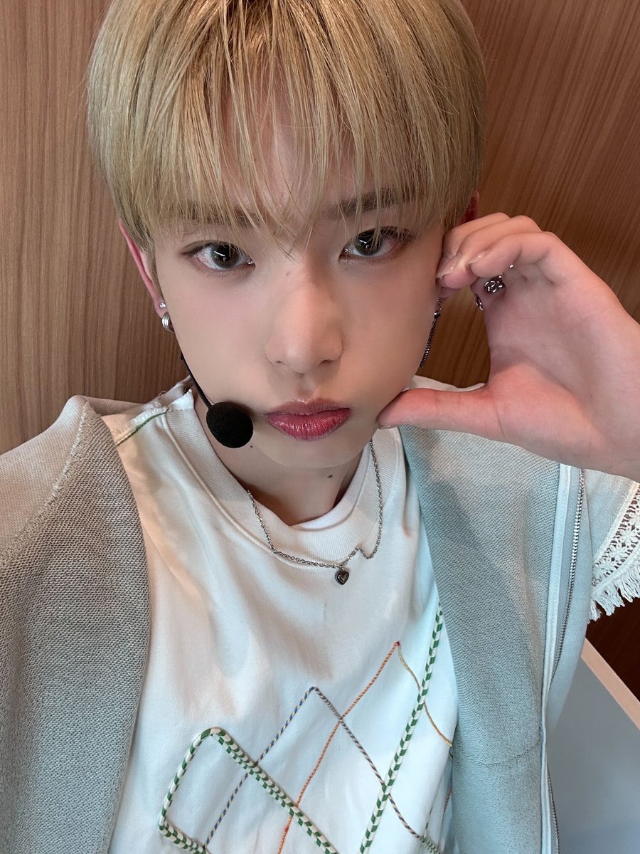 andTEAM_members's tweet photo. 箱の中身はまいたけでした 😮

#andTEAM #HARUA https://t.co/uJcGQnRxnG