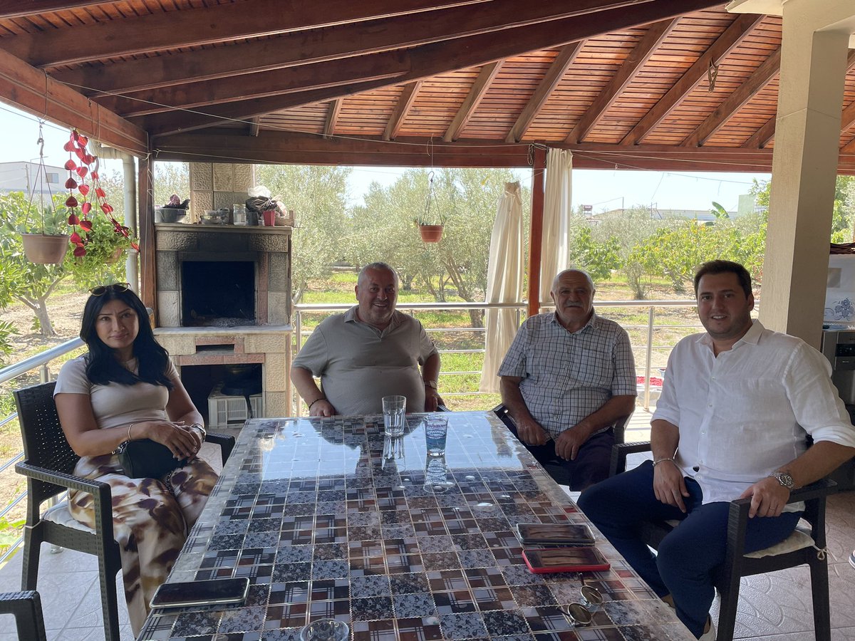 cenginyurt52's tweet photo. İzmir Seferihisar’da kıymetli eşim Hatice hanım ve Demokrat Parti İzmir il başkanımız Sn Ozan Demirbaş ile birlikte değerli büyüğüm İZMİRLİ MEHMET abimi ziyaretteyiz. Nezaketi ve misafirperverliği için teşekkür ederiz.@mimarozandmrbs https://t.co/J1mLOvqm4s