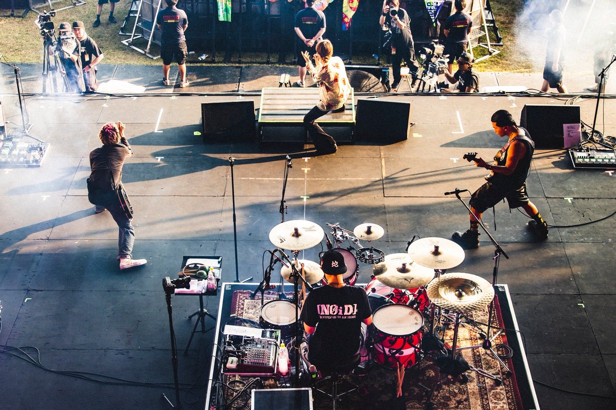 super_beaver's tweet photo. 【#ワイバン 】

『WILD BUNCH FEST. 2024』

山口きらら博記念公園 

満員御礼のBandits Stage！
凄まじい熱狂をありがとうございました！最高の光景でした！！

そして、ワイルドバンチ10周年おめでとうございます！

またあなたと会えますように！！

photos by @cazrowAoki 
#SUPERBEAVER https://t.co/jEo0GcdVJD