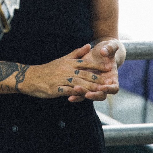 louis hands bot (@lwthandsbot) on Twitter photo 