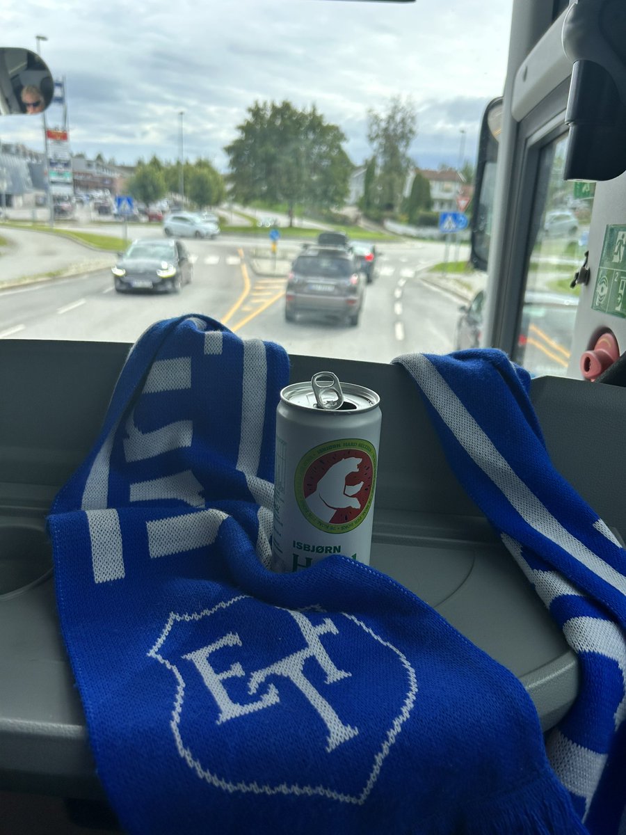 paalfj's tweet photo. @myhrerbanden sin avdeling på Hamar stiller alle mann alle til match på Myhrer, dog litt forsinka. Det finnes bare ett blått lag i Norge!!! https://t.co/v5VjT0g4uh