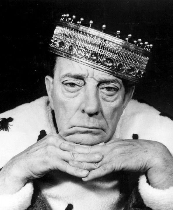 ImSophiaPLMS's tweet photo. La corona rischia di cadere se poggia sul nulla

#Infoto Buster Keaton https://t.co/AK0xcmyWMW