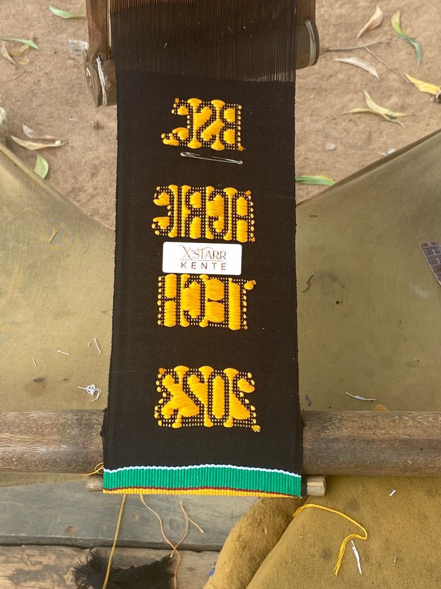 xstarr_queen's tweet photo. *Semester 8/8*🥳💃🙌
    Let’s Celebrate this achievement with the most stylish  customized “HANDWOVEN”sashes @ affordable prices from X’STARR KENTE 🥳
   WhatsApp us : https://t.co/X0VWgaEa1v for more details 
     ‼️NOTE: Last minute orders cost More 

#QualityOverQuantity https://t.co/u9X8qbo2zl