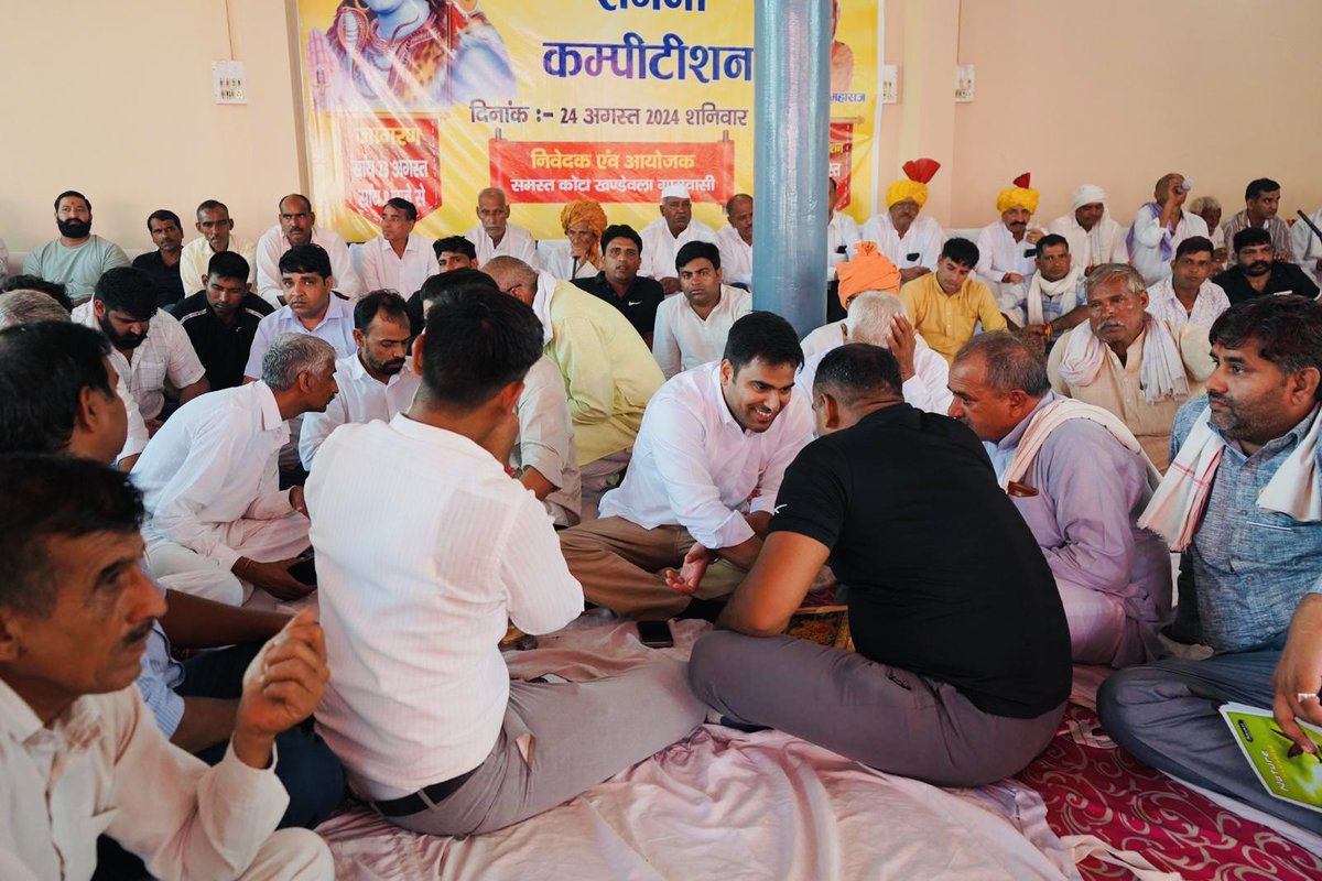 varunchoudhary2's tweet photo. लोकसंस्कृति हरियाणा की पहचान रही है , गाँव अब शहर में तब्दील होते जा रहे है , लोक संस्कृति अकेले पड़ती जा रही है, ऐसे में हम युवा पीढ़ी की ज़िम्मेदारी है कि हम अपनी संस्कृति को संजोए रखे और अपनी अगली पीढ़ी को भी इससे अवगत कराएँ . 
इसी क्रम में आज सोहना-तावड़ू के कोटा गाँव के शिव मंदिर के लोक कार्यक्रम रागिनीं व भंडारे में शामिल हुआ . बुजुर्गों और माताओं के आशीर्वाद से अभिभूत् हूँ .