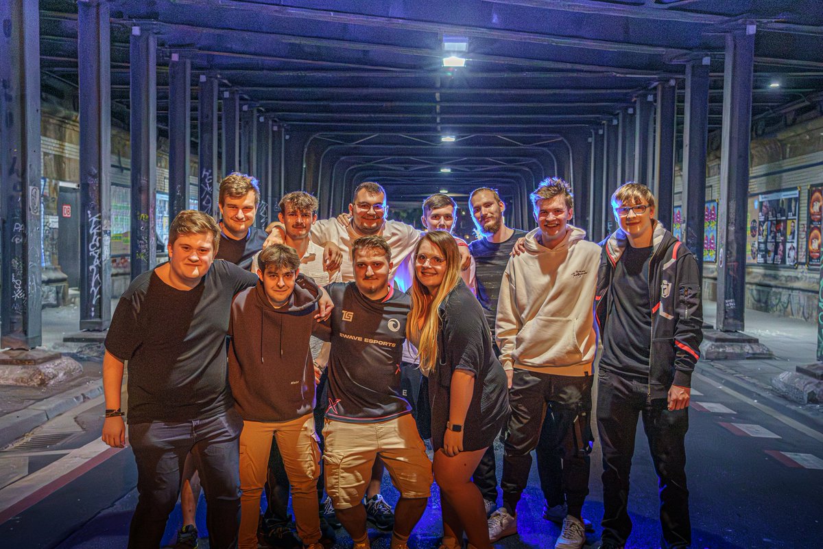 And that wraps up the #R6Combine this year.🫡

It was very nice to meet with friends and "family" and get to know us all a bit better.🥹

WP to <a href="/teamsecret/">Team Secret</a> Academy for winning the trophy!🤝

(Thanks to <a href="/NiclasTBO/">NiclasTBO</a>
For the picture🫶)

#PERFECTWAVE🌊