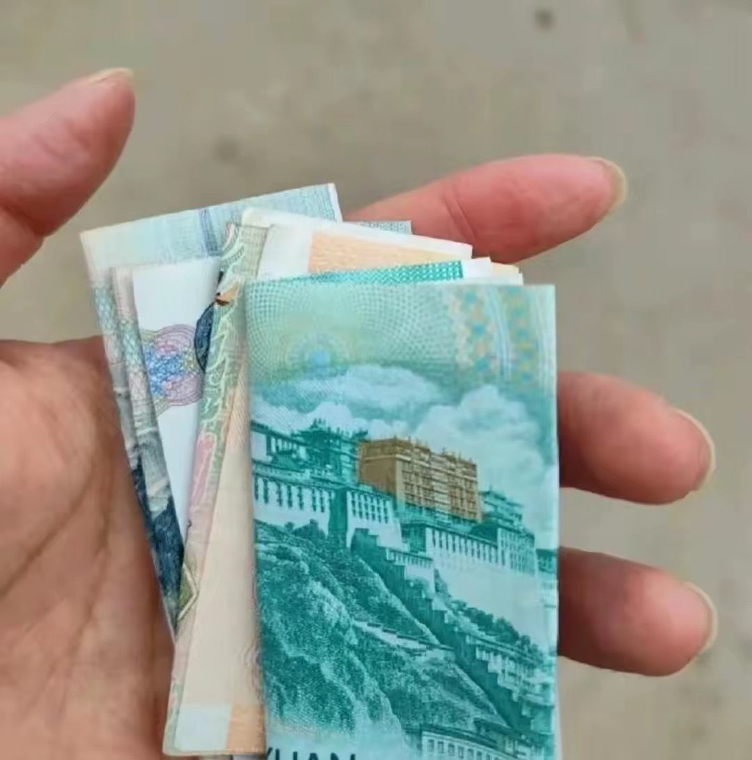TCrocker45's tweet photo. #郑州线下 当一个年轻人开始用现金，说明了什么！ https://t.co/o3MP3HwOi5