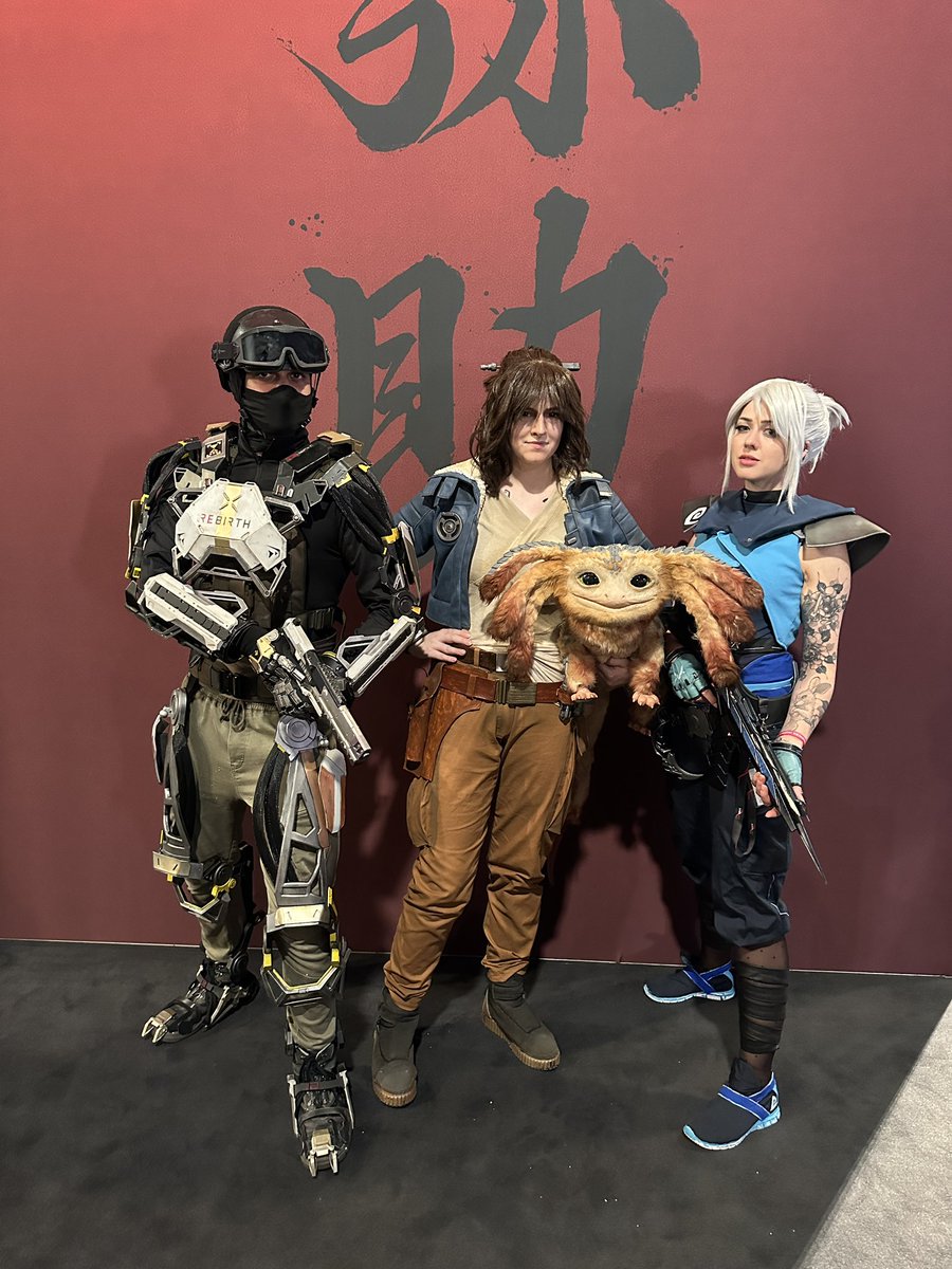 farbenfuchs's tweet image. hab vorhin @MissSkunk und @FaendirP in ihren wundervollen Cosplays gefunden 🥰😍 ihr könnt sie in Halle 6 besuchen!