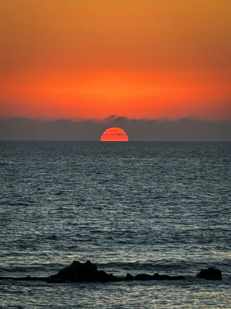 Beach sunsets are the best. 🇪🇸