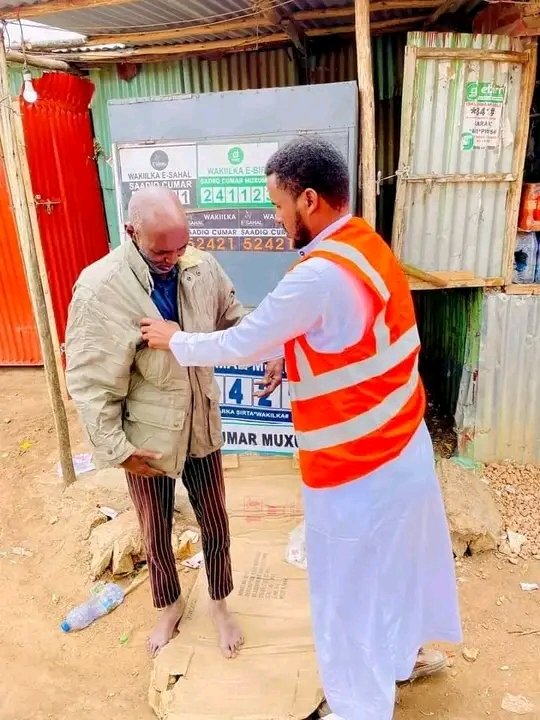 Ayusomali's tweet photo. Qabribayax, waa hormuudka Deeganka.
Maanta wax lays guddoonsiiyo Buste iyo dhar dhaxan ayaa ugu wacan.
Dadka danyarta in xiligan dhaxanta ah la caawiyo waa tallaabo aad u wannaagsan. #DDS #Qabribayax #Jigjiga #Fafan https://t.co/2QLFXA5uOX