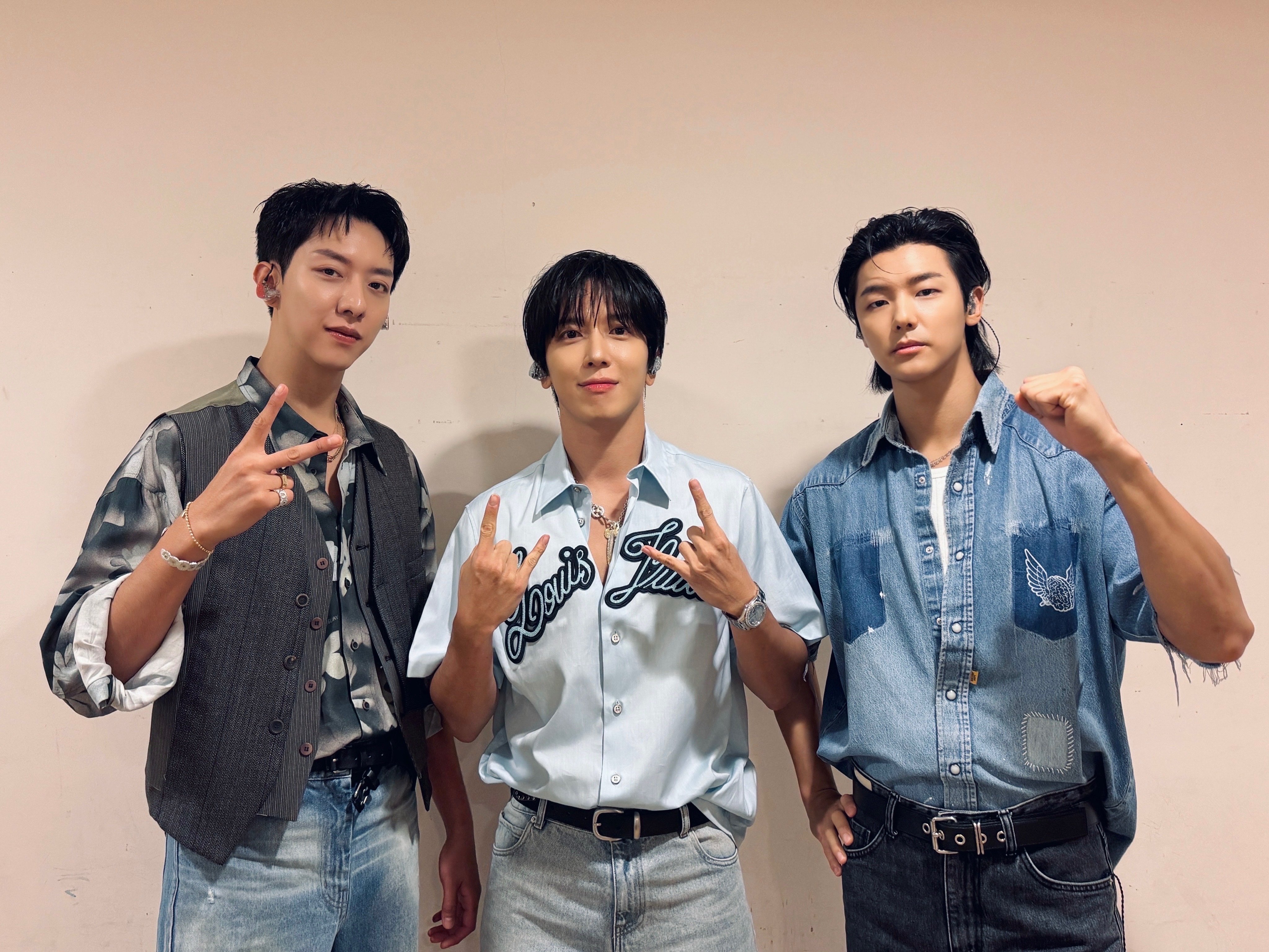 CNBLUE 直筆サイン入り Tシャツ　7部袖 CNBLUE 直筆サイン入り Tシャツ 7部袖 bounceshop_ts0217-1