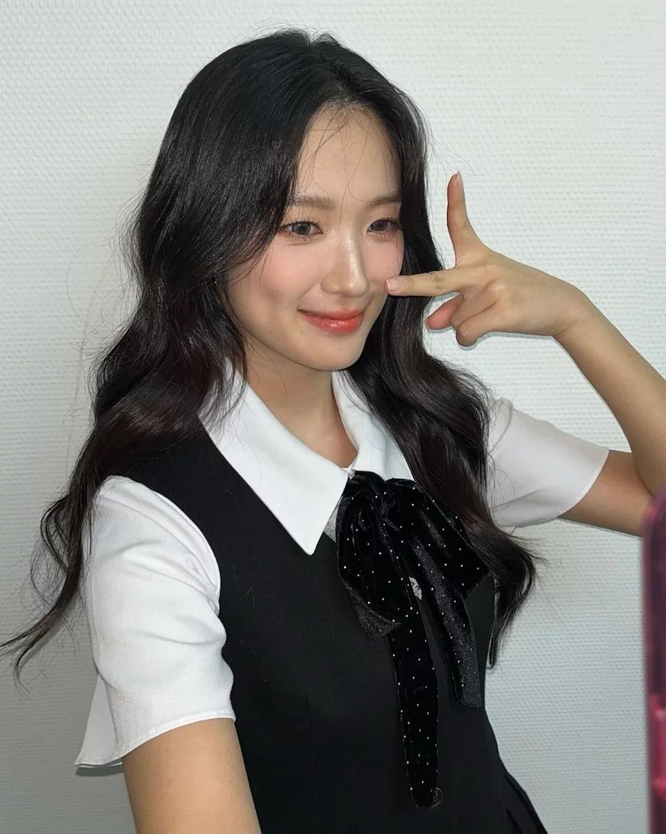 kdramasverse's tweet photo. both of them SERVING 🖤 https://t.co/RxgpvdBJ8G