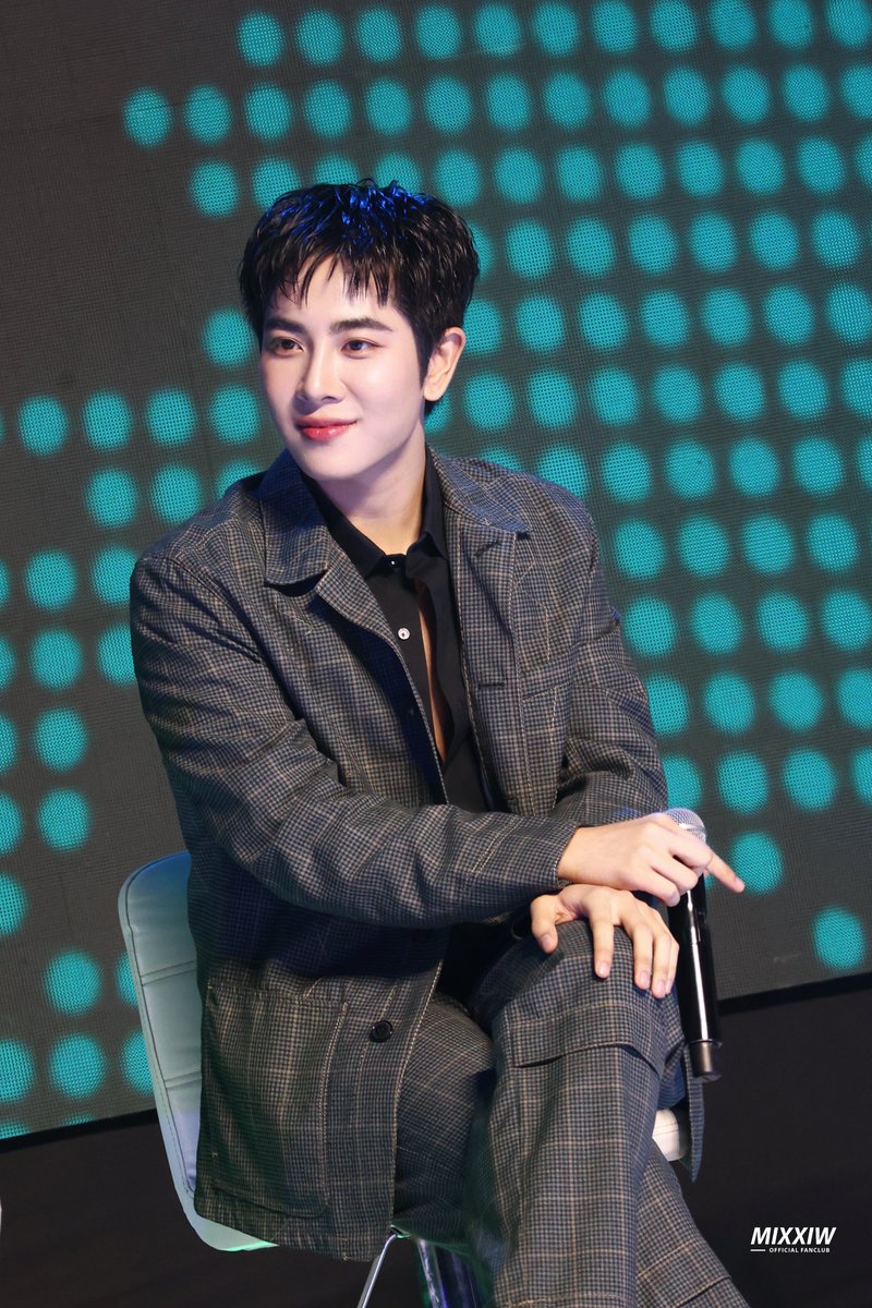 MixOfficialFC's tweet photo. 24/08/24 — #itdthaitradex2024 #itd

ไม่เจอกันนานหล่อเหมือนเดิม ❤️

EarthMix x ItdInspireSME
@wixxiws #mixxiw ♡ 
𖥦 #ส่วนผสมของมิกซ์ https://t.co/b4RqQqACzB