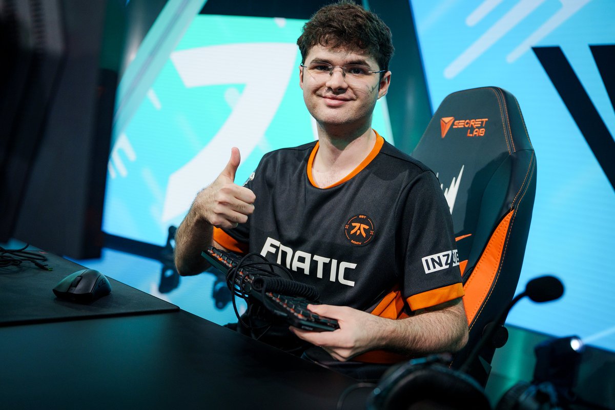 Oscarinin vs Myrwn es la historia de las carreras entrelazadas de dos top laners que han pasado de ser punta de lanza en Superliga a medirse en los más altos escenarios de la LEC.  

Por lo general, Oscarinin siempre ha ido un pasito por delante de Myrwn. Más que nada por haber