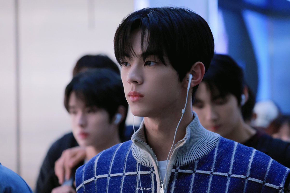 doughnut0130's tweet photo. 240824 ICN 출국 HD

잘 다녀왕😋😋

#천재똥강아지 #DOHOON #도훈 
#TWS #투어스 #ドフン #トゥアス https://t.co/BZ9ZkiRvRq