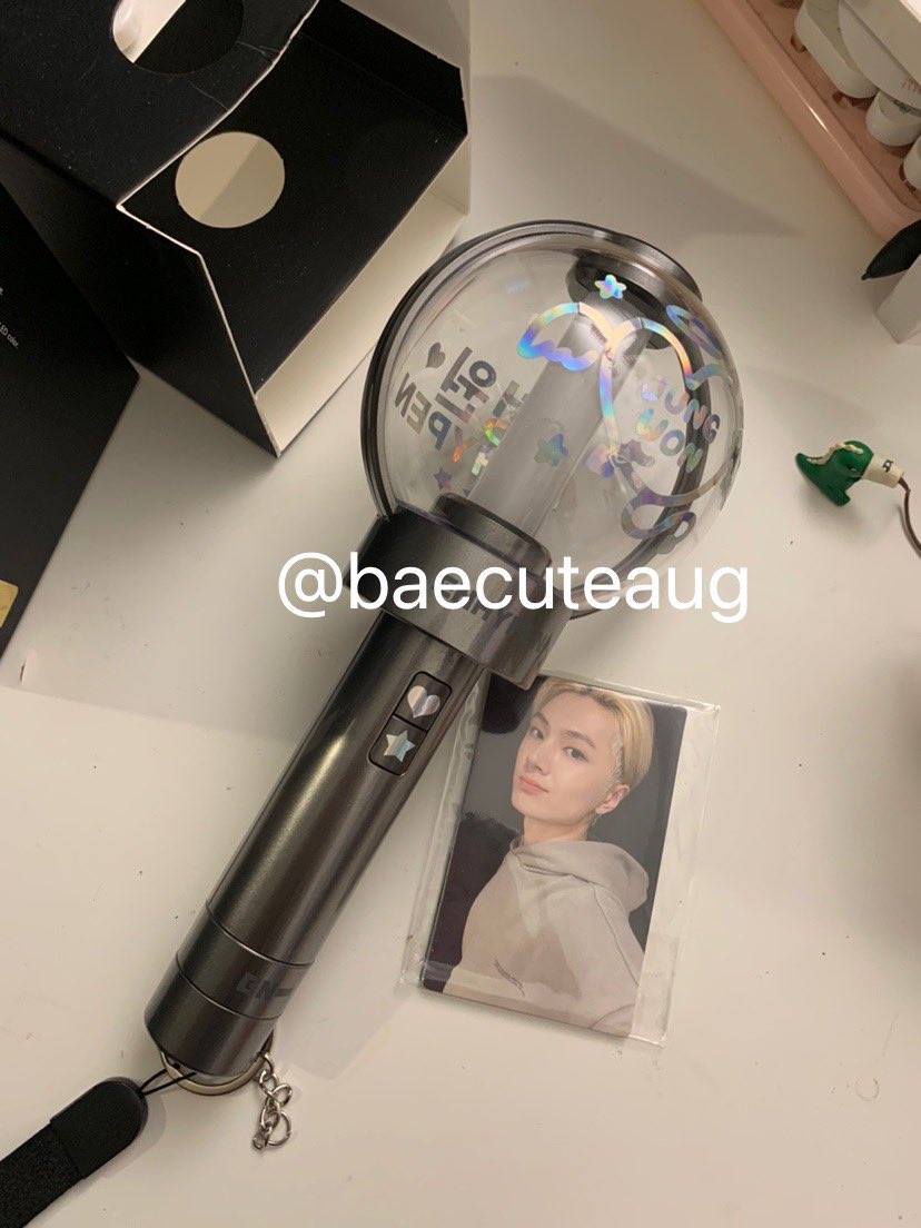 baecuteaug's tweet image. wts ขายค้าบแท่งไฟ enhypen✨🎀
1,000 บาท ทักมาดูตัวอย่างเพิ่มเติมได้นะคะ
นัดรับสยามวันที่ 28/08 ได้
กล่องการ์ดครบ ใช้แค่ครั้งเดียวตอนคอนเสิร์ต (ต้องการให้แกะสติ้กเกอร์บอกได้ค่ะ)
#แท่งไฟenhypen 
#ตลาดนัดenhypen
#enhypen