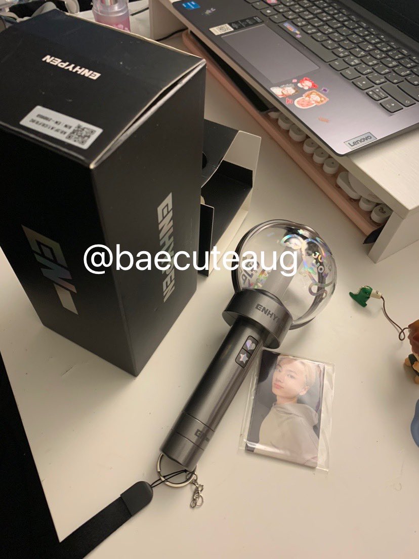 baecuteaug's tweet image. wts ขายค้าบแท่งไฟ enhypen✨🎀
1,000 บาท ทักมาดูตัวอย่างเพิ่มเติมได้นะคะ
นัดรับสยามวันที่ 28/08 ได้
กล่องการ์ดครบ ใช้แค่ครั้งเดียวตอนคอนเสิร์ต (ต้องการให้แกะสติ้กเกอร์บอกได้ค่ะ)
#แท่งไฟenhypen 
#ตลาดนัดenhypen
#enhypen
