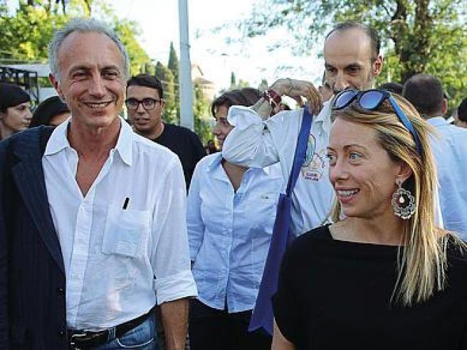 Oggi Il Fatto Quotidiano insiste nell'attaccare la presenza di <a href="/ItaliaViva/">Italia Viva</a> nel campo largo. La strategia di #Travaglio è chiarissima: pur di avere altri cinque anni di #Meloni, lui farebbe di tutto.