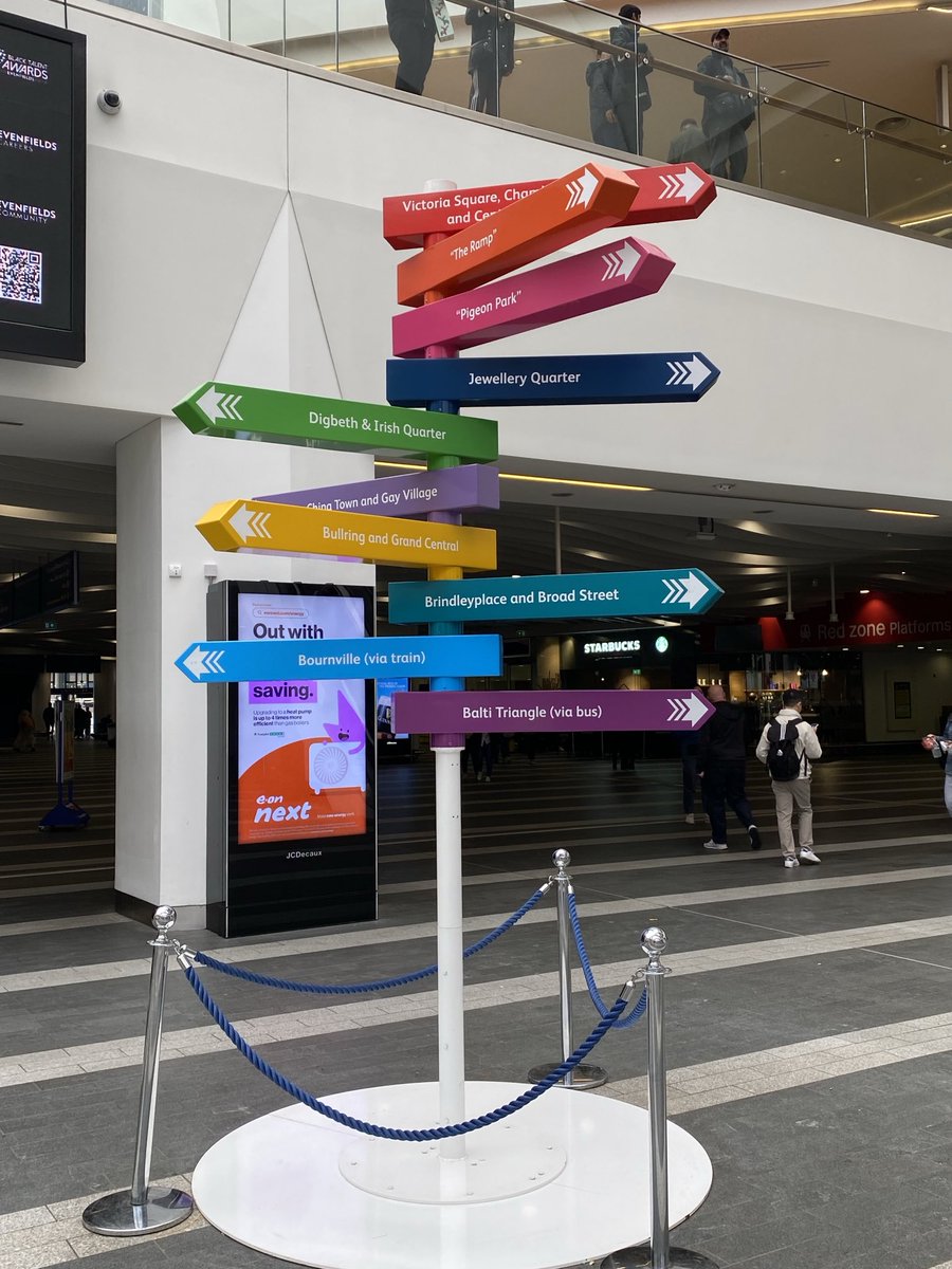 ChrisSudworth's tweet image. Live ⁦@BhamWeekender⁩ ⁦@NetworkRailBHM⁩ with ⁦@handsdowncircus⁩ ⁦@SoniaSabriCo⁩ ⁦@ThePaulStringer⁩ #TheCityThatSpokeToMe &amp;amp; pop up poetry (New St, Moor St &amp;amp; Snow Hill) from ⁦@MrCaseyBailey⁩ ⁦@JasmineGardosi⁩ ⁦@ayanmoaden⁩ and more!!