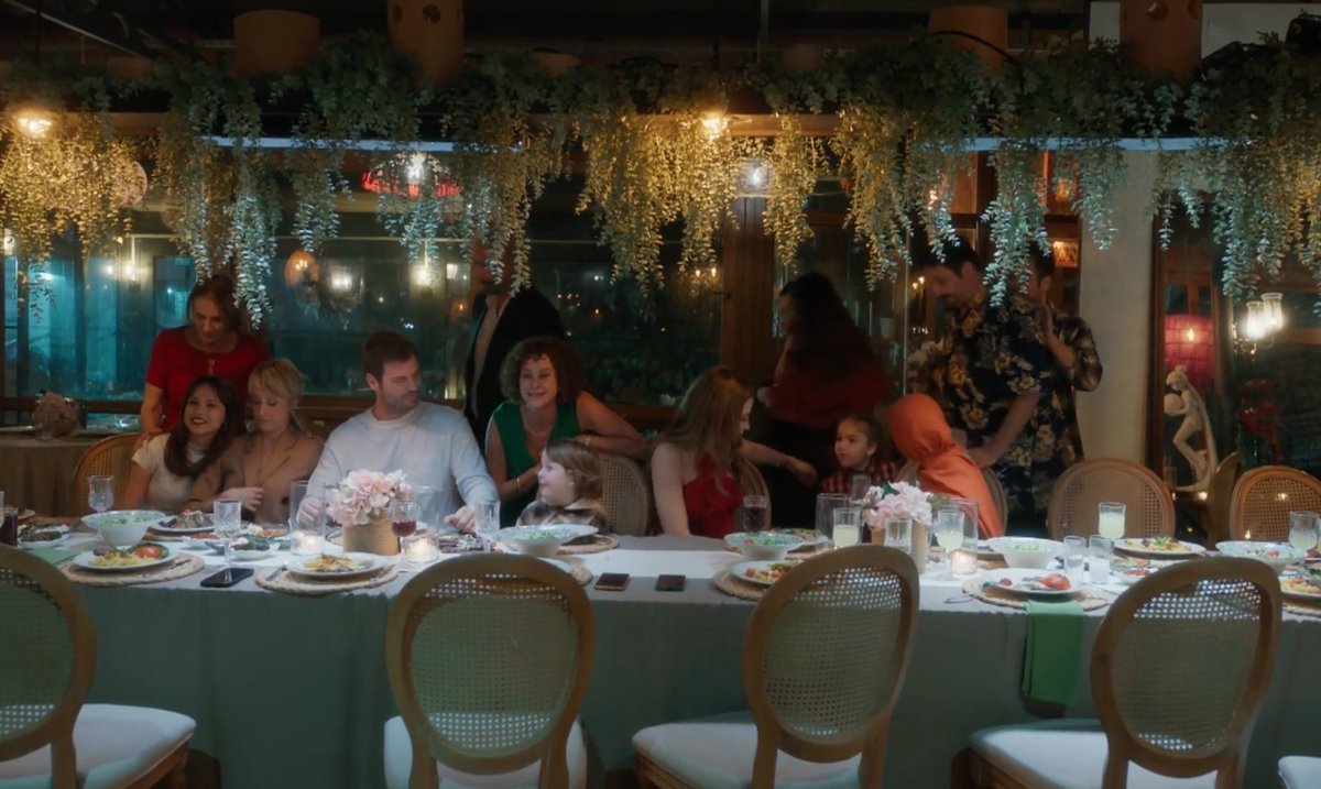 DevinOficial_'s tweet photo. ¿Empezamos a comer?. Sí, vamos a hacernos una foto.

Vale, vamos a colocarnos. Ven aquí, cariño #FamiliaDivinity22A https://t.co/aXipowBTdN