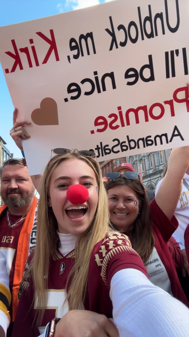 AmandaSaltsman's tweet photo. FRONT ROW! https://t.co/soJpMqHnpN