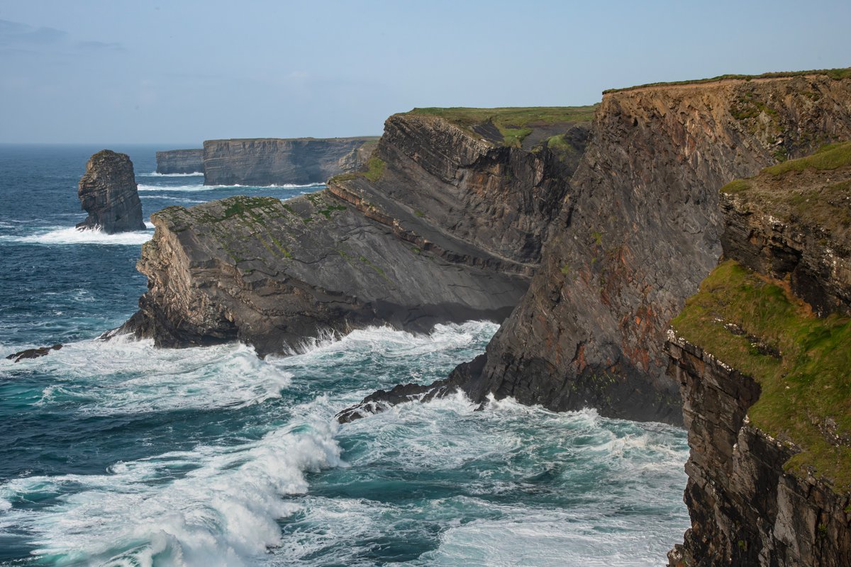 I can't believe I've been sleeping on the Kilkee Coastline until about two weeks ago. It is absolutely stunning... #Clare #Ireland #wildatlanticway #StormHour