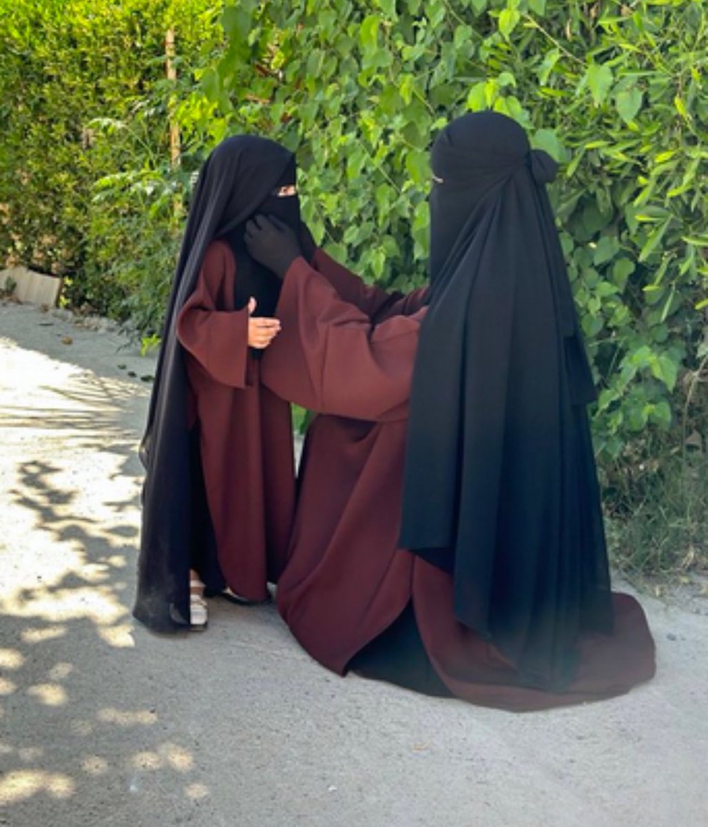 bakalaofresco's tweet photo. La niña tiene 5 años… 

 Nunca podrás convencerme de que esta es una elección voluntaria.

 Cultura enferma. https://t.co/rdNzP79NQQ