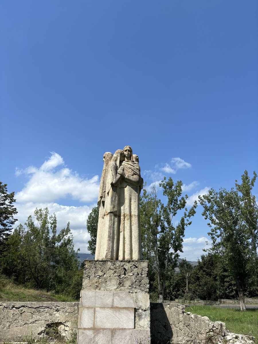 sabinamammadli5's tweet photo. I was especially craving to see “Tatik-Papik” monument in Khankendi. 

Peace is yet to achieve in Karabakh. Now craving for those days. https://t.co/yATj1rkipp