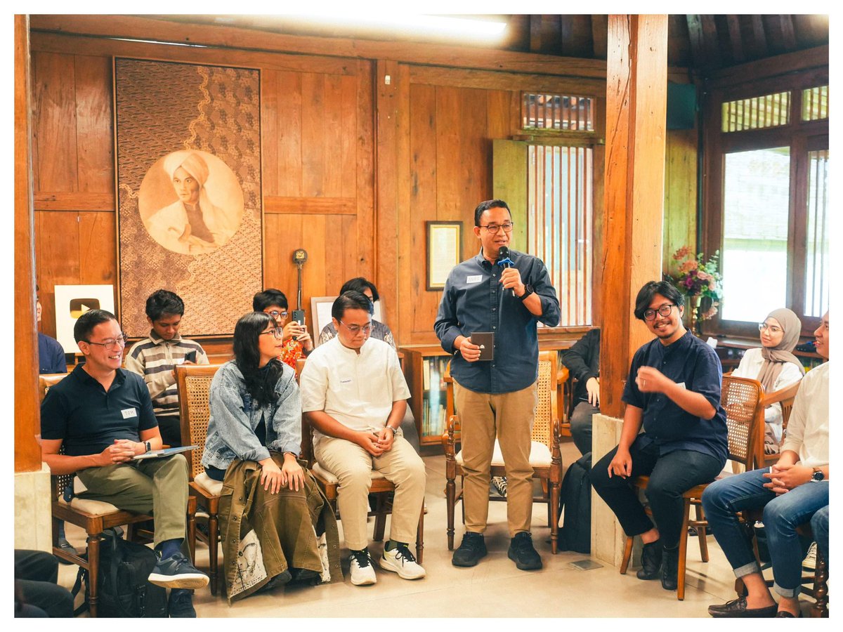 aniesbaswedan's tweet image. Menyampaikan langsung rasa bangga dan hormat pada teman-teman @humaniesproject, @olpproject, @UbahBareng, @relawanJMB, Ubah Bareng Buibu, dan @HaveAnEyesDay, atas kerja luar biasa mereka dalam beberapa hari terakhir.

Pagi tadi mendengarkan cerita mereka, bikin kagum, bikin…