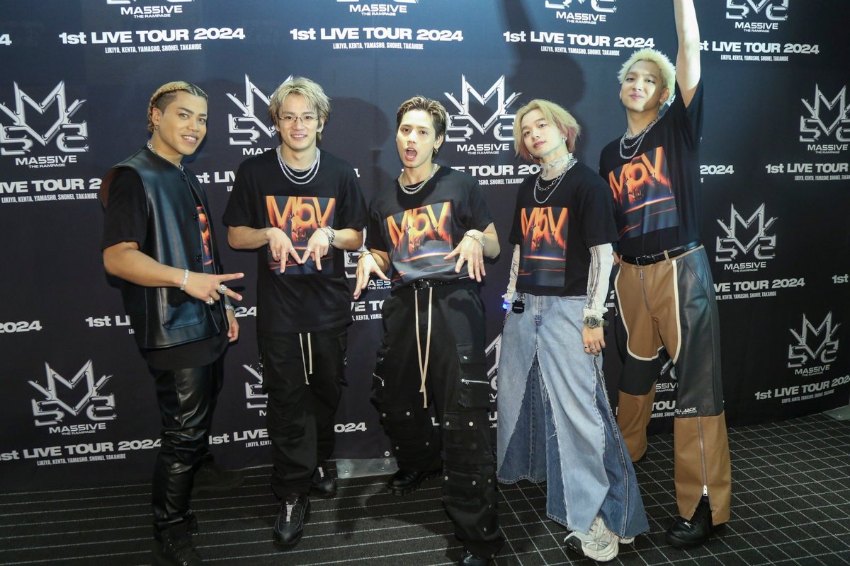 ma55iveofficial's tweet photo. MA55IVE THE RAMPAGE 
1st LIVE TOUR 2024 "M5V"
@ Zepp Osaka Bayside

お越し頂いた皆さま
ありがとうございました🕺✨

本日はサプライズゲスト
ヨナミーさんも最高でしたね❤️‍🔥

次は羽田！お楽しみに😎

https://t.co/6Dt7CZqbIw

#MA55IVEと1番星 
#MA55IVE #THERAMPAGE #M5V https://t.co/g1Wd4KGmx9