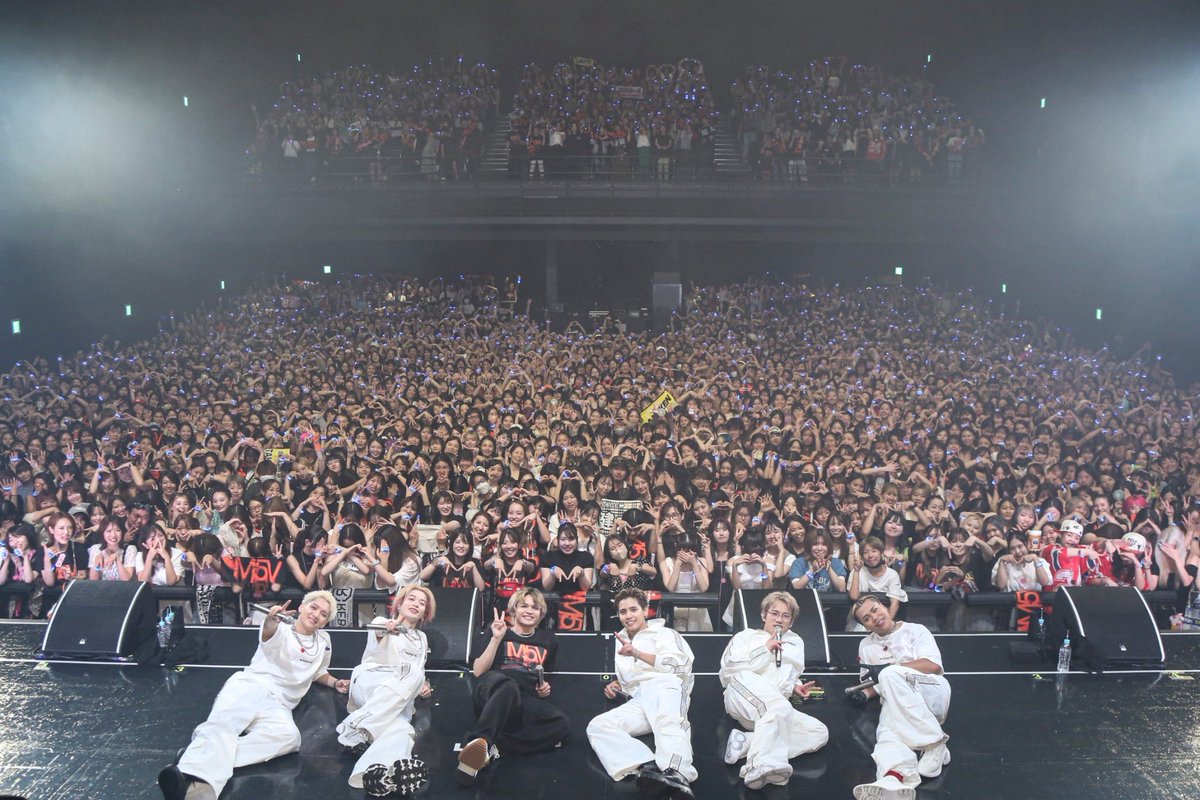 ma55iveofficial's tweet photo. MA55IVE THE RAMPAGE 
1st LIVE TOUR 2024 "M5V"
@ Zepp Osaka Bayside

お越し頂いた皆さま
ありがとうございました🕺✨

本日はサプライズゲスト
ヨナミーさんも最高でしたね❤️‍🔥

次は羽田！お楽しみに😎

https://t.co/6Dt7CZqbIw

#MA55IVEと1番星 
#MA55IVE #THERAMPAGE #M5V https://t.co/g1Wd4KGmx9
