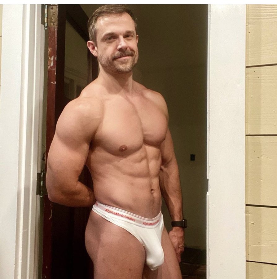 GVvqw6eXEAAJU5R?format=jpg&name=900x900