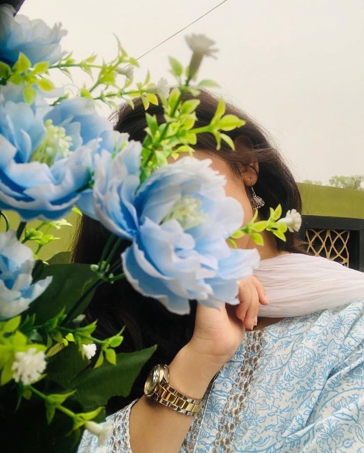 ہر طرح سے تھکا دیتی ہے یہ دنیا🥀

شام بخیر 🌻
