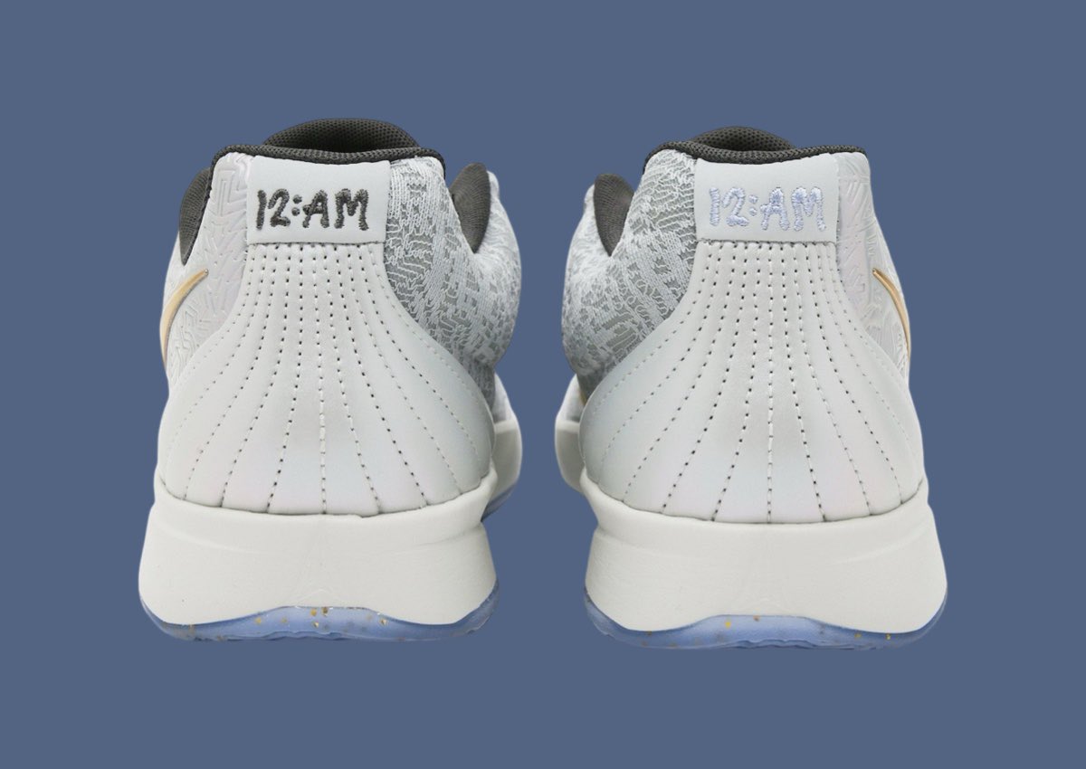 basshu2_com's tweet photo. 『Nike　Ja 2 “Christmas”』

☑️Ja Morantのシグネチャーモデルがクリスマス仕様で登場。シルバーとグレーのカラーリングにスノーフレーク模様、ゴールドのスウッシュが特徴的です。クリスマスツリーを模した特別なタグも付属しています。

☑️12月26日発売予定、価格は$130。欲しい方は是非🔥

📸prm.cotd

#バッシュ #新作バッシュ #Nike #Ja2Christmas