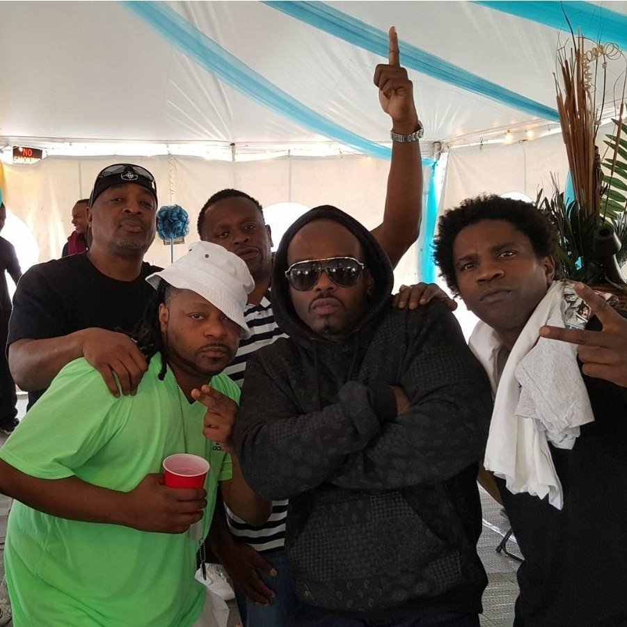 KrazyDrayz's tweet photo. @MrChuckD @SkoobBoogeeBang @BrotherMob @triggertreach @KrazyDrayz #publicenemy #skoobboogeebang #dasefx #triggertreach #brothermob #scarface #krazydrayz https://t.co/qfQgOnyGBA