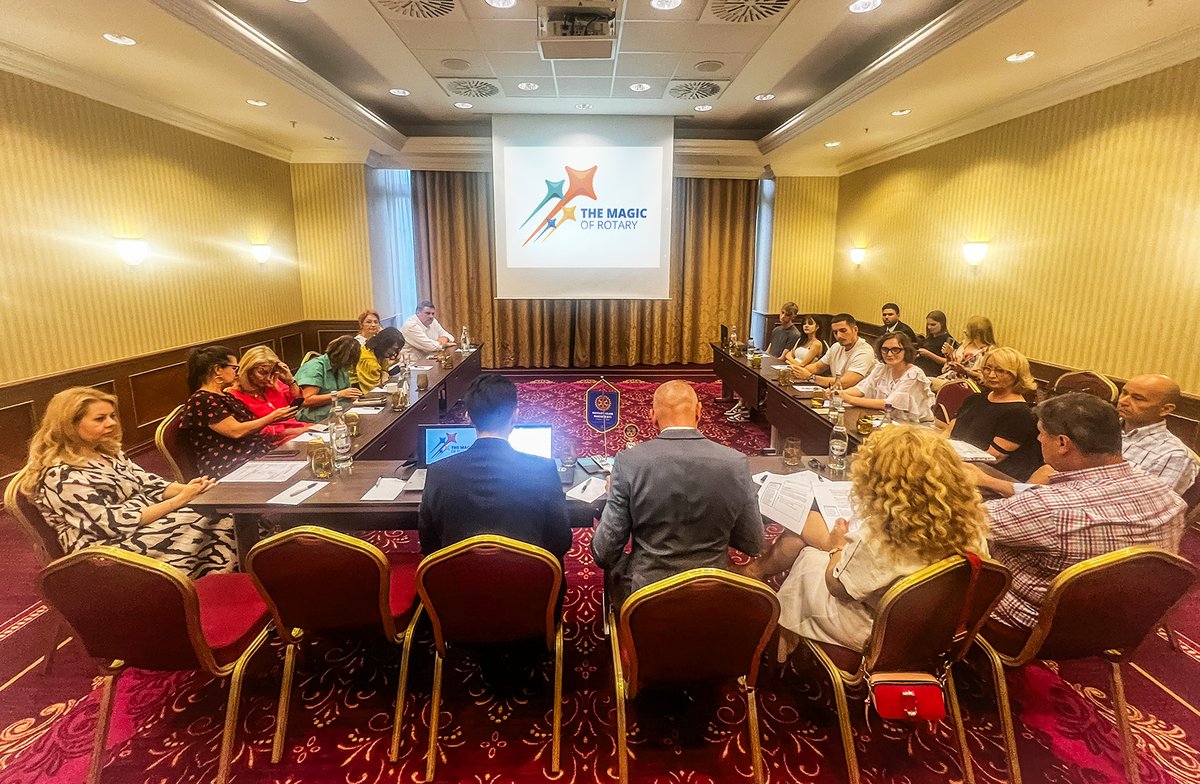 RotaryBucharest tweet picture