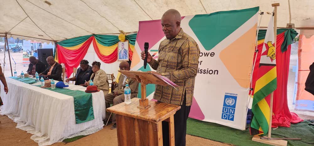 GenderZimbabwe's tweet photo. #ZGC Vice Chairperson Commissioner Obert Matshalaga delivering the keynote address at the Provincial Gender Forum in Buhera District, Manicaland Province, held at St Albans Primary School. #GenderEquality #ProvincialForum #Manicaland #womenzw #genderzw #NGF2024 #NGF https://t.co/JeLnbZRIFE